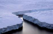 iceberg breaks off the knox coast