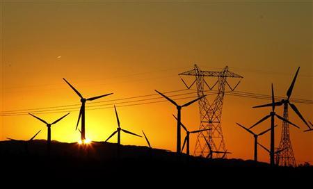 The sun rises behind windmills at a wind farm in Palm Springs, California, February 9, 2011. REUTERS/Lucy Nicholson
