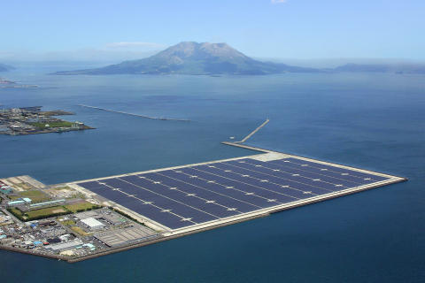 The 70MW Kagoshima Nanatsujima Mega Solar Power Plant (Photo: Business Wire) Multimedia Gallery URL